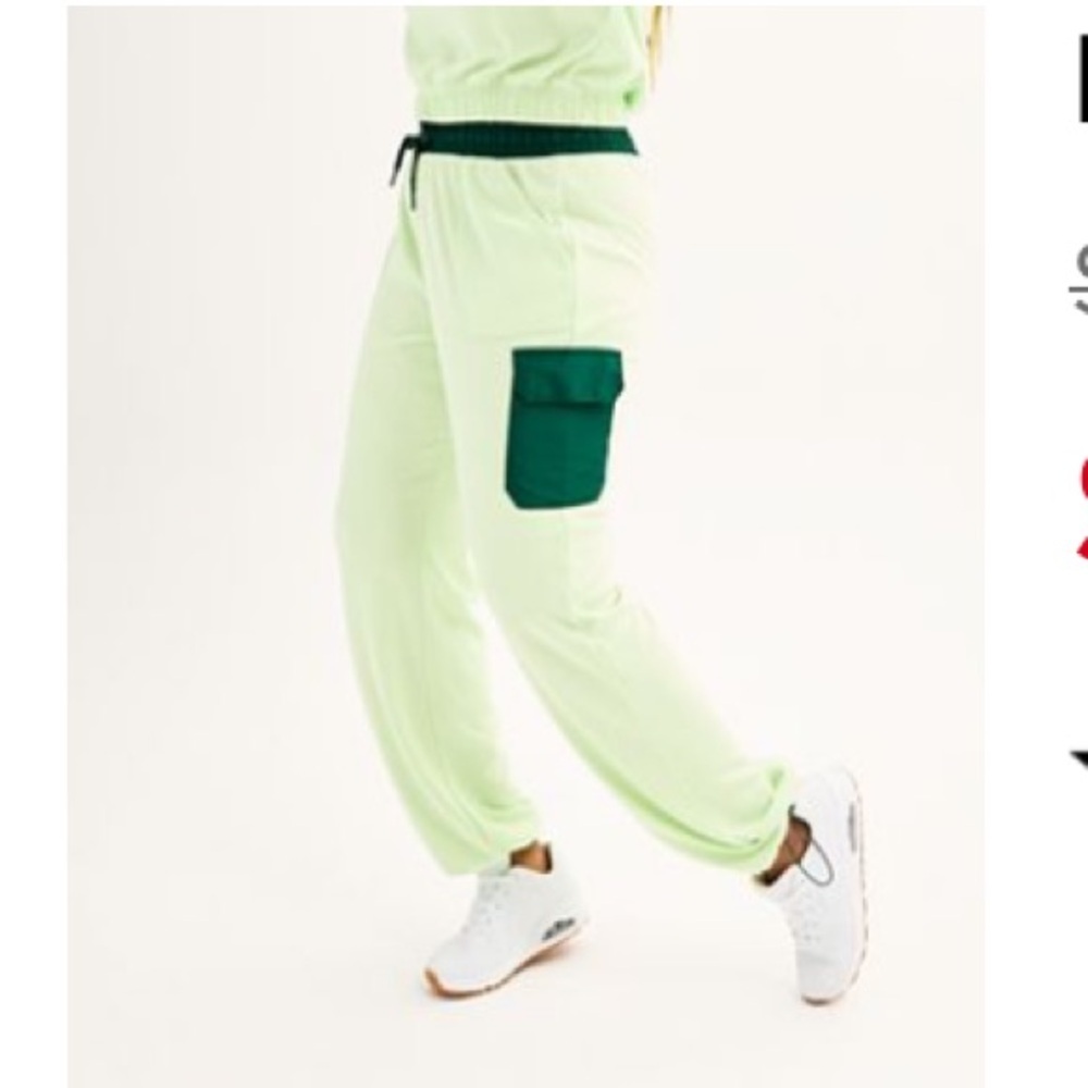 NWT Tek Gear brisk mint mid rise cargo pants